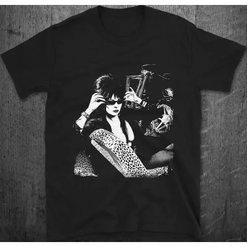 Gothische Verführung – Elvira Retro Horror Grafik T-Shirt