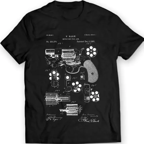 Entfesseln Sie den Charme einer Vintage-Feuerwaffe mit unserem „Revolver Patent T-Shirt“. Mit Masons authentischem Design ist dieses T-Shirt
