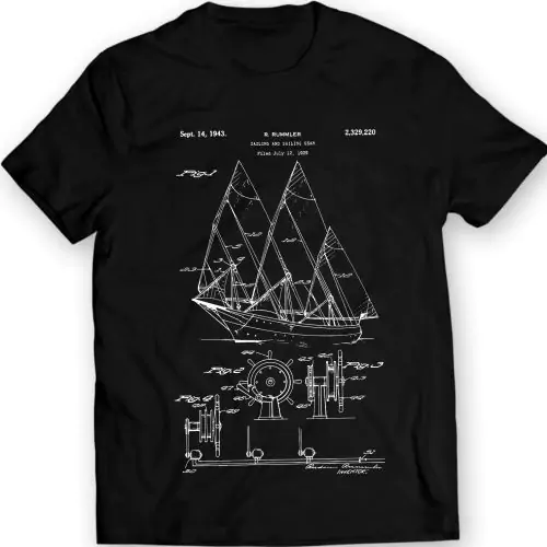 Tauchen Sie ein in die Geschichte der Seefahrt mit unserem Rummler Sailboat Patent T-Shirt mit einer authentischen Skizze aus dem Jahr 1943!