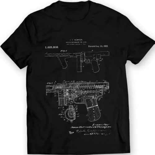 Tauchen Sie ein in den rebellischen Geist der 1920er Jahre mit unserem Tommy Gun Patent 1922 T-Shirt aus hochwertiger Baumwolle und einer detaillierten Reproduktion des legendären Schusswaffenpatents.